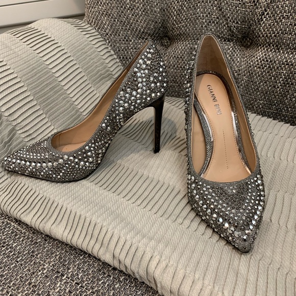 Gianni Bini Pewter Heels - Picture 2 of 6